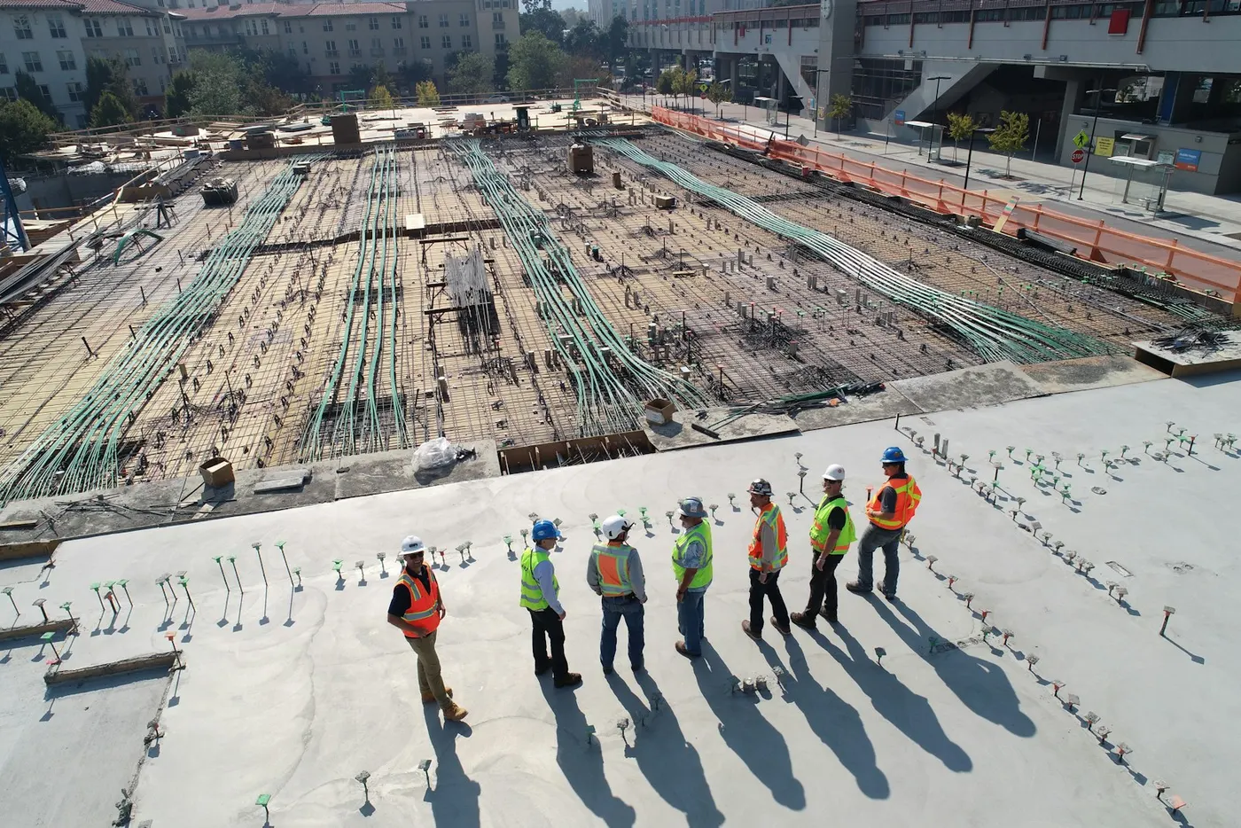Equipe no canteiro de obras